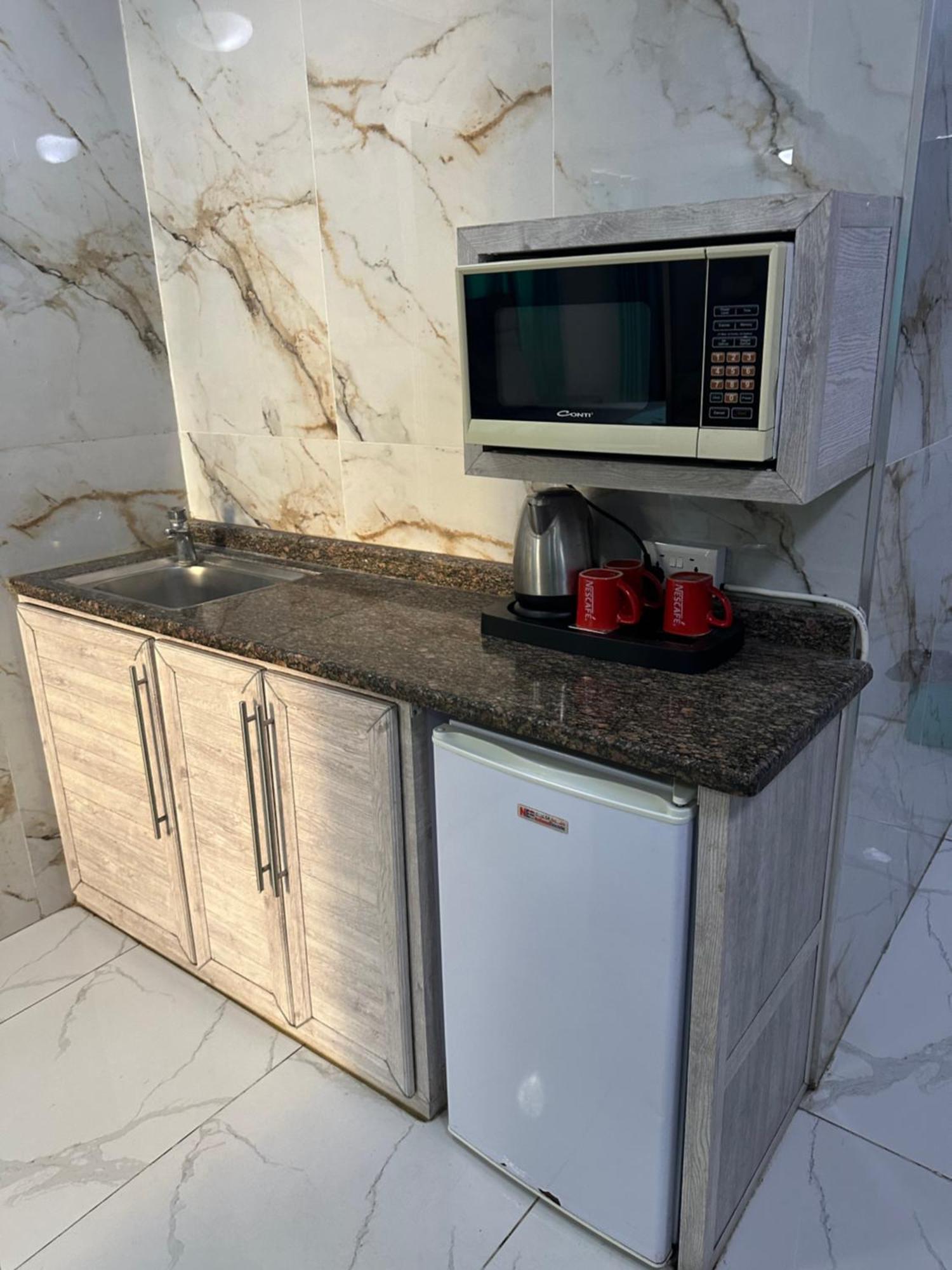 Arwahotel Apartments اروى للشقق الفندقية Áqaba Exterior foto
